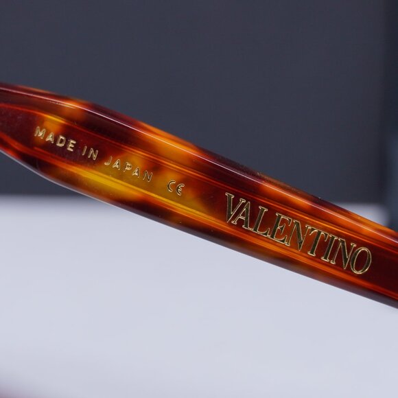 Valentino V-ESSENTIAL-IV VLS-132C Round Sunglasses - Havana\Green - Picture 7 of 11